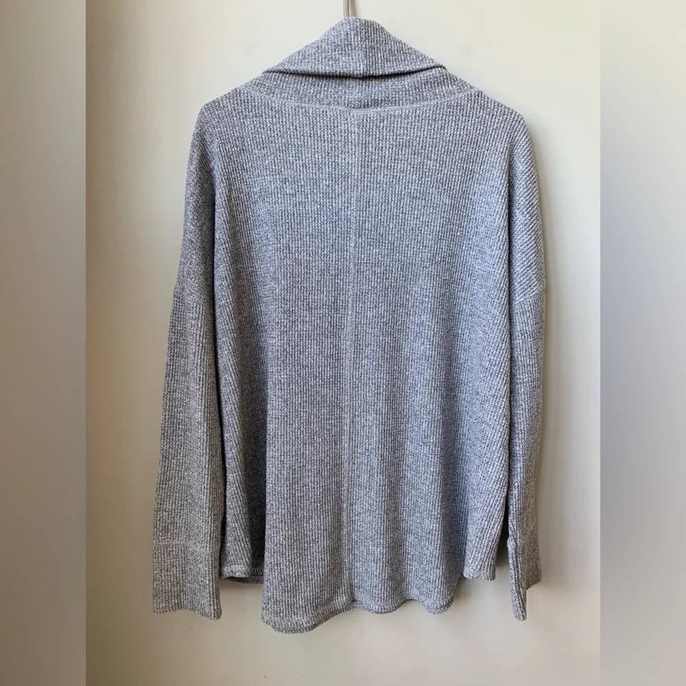 TIME AND TRU Women’s Gray and Cream Waffle Weave Mock Neck Long Sleeve Tunic